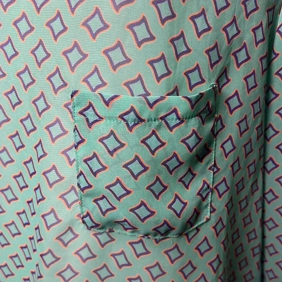 Karlie Scoop Neck Button Back Roll Tab Sleeve Pullover Top Size Large Mint NWT - Picture 5 of 9